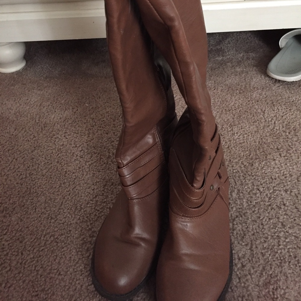 Knee boots